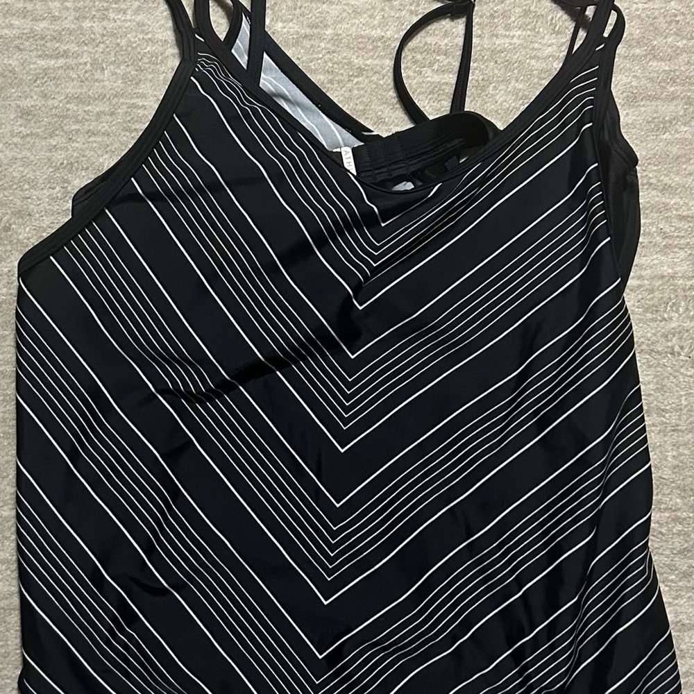Athleta Black and White Chevron lined Tank Top